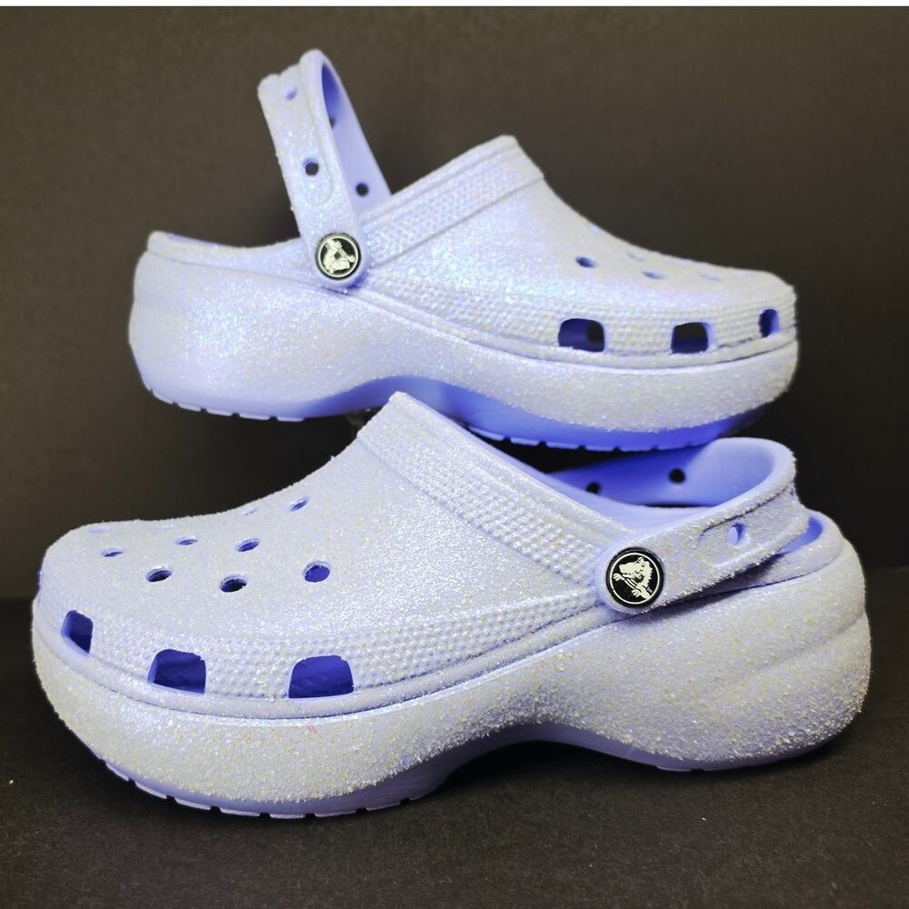 Crocs Women 8 Comfy footwear